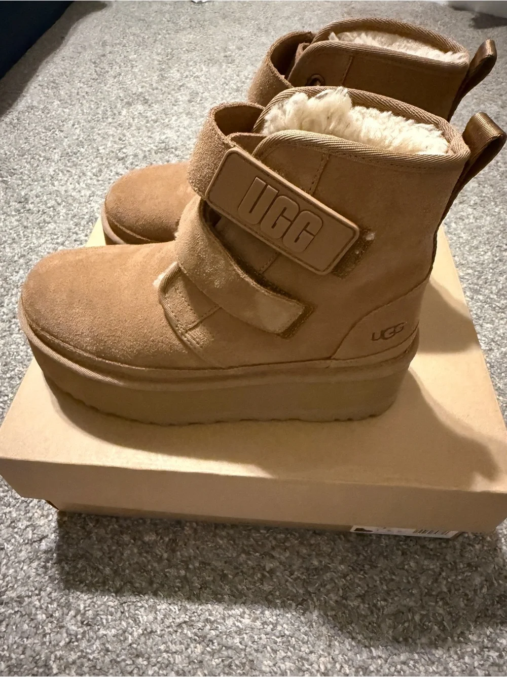 Ugg Chestnut platform size 7
